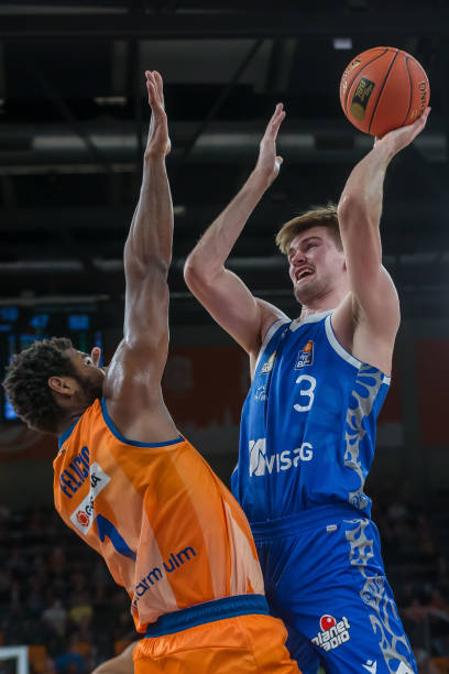 在严酷的竞 在严酷的竞